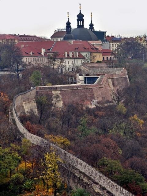 Pohled z Vyšehradu na bastion U Božích muk