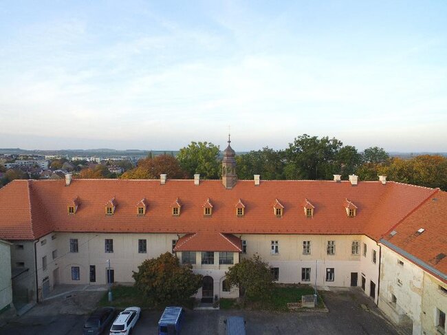 Obnova střech na zámku Horoměřice od firmy STŘECHY VRŇATA & ŽÁČIK byla vybrána mezi nejlepší v kategorii Historické stavby.