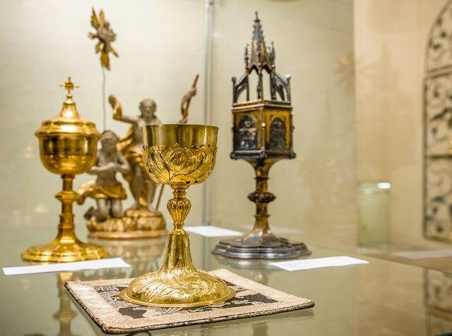 Liturgické předměty jsou nedílnou součástí expozice.