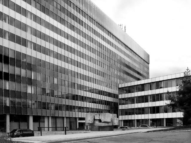 Ohrožený administrativní komplex Chemapol-Investa ve Vršovicích