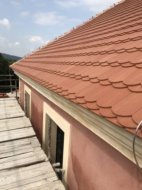 Detail střechy s Bobrovkami Tondach