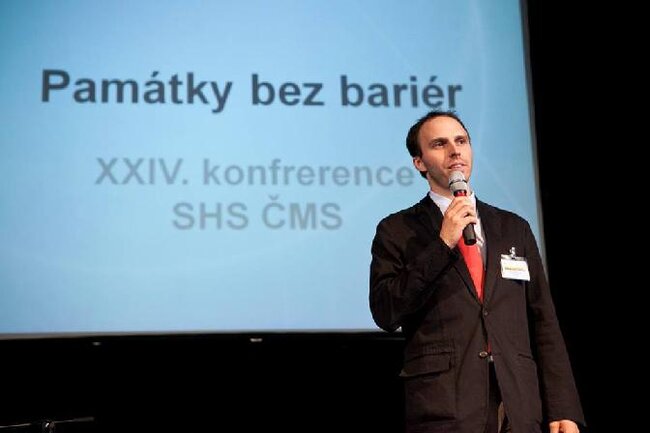 Účastníky pozdravil Aleš Kozák z Institutu pro památky a kulturu, o.p.s., který zajistil odborný program konference.