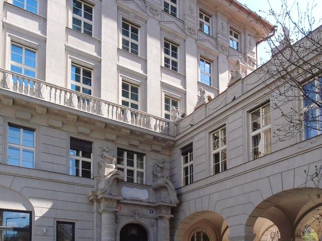 Klenutý průchod 