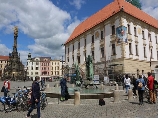 Celkový pohled na radnici po obnově hodin