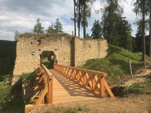 Lávka na hradě Pořešín