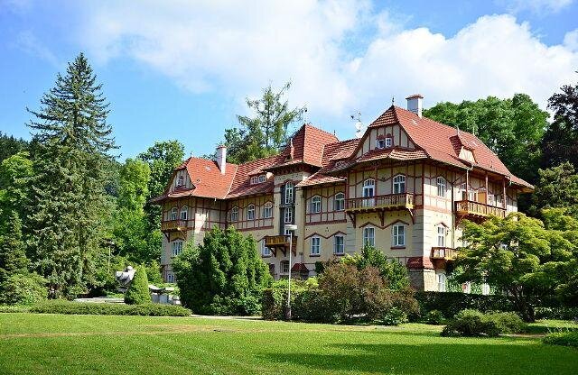 Vila Jestřabí byla poslední prací architekta Dušana Jurkoviče v Luhačovicích.