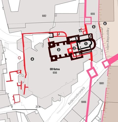 Půdorys obchodního domu Kotva s vynesením nejdůležitějších staveb odkrytých archeologickým výzkumem