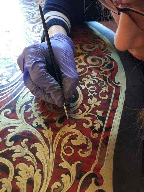 Detailní pohled na práci budoucích restaurátorů