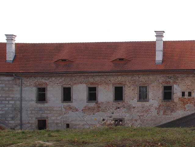 Rekonstrukce za dozoru pracovníků památkové péče byla zahájena mezi lety 2004–2008, kdy byla provedena výměna střešního pláště a souvisejících konstrukcí. 