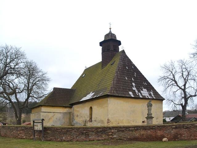 Stav kostela před obnovou fasády