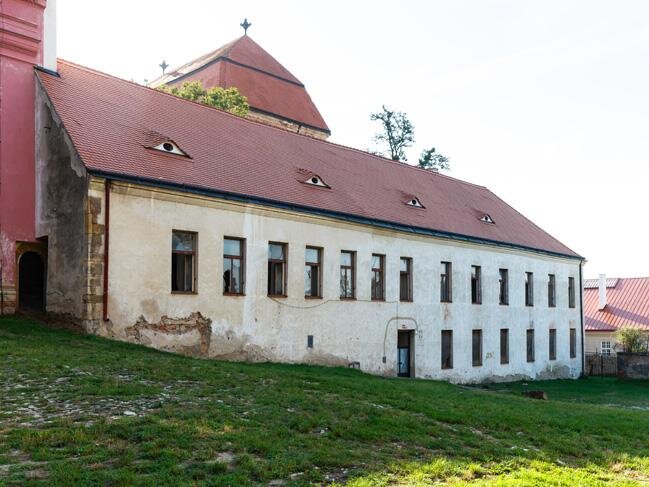  Pohled na památkově chráněný dům z ulice Loucká, který se bohužel v roce 2017 zřejmě nedopatřením nestal součástí prohlášené národní kulturní památky.