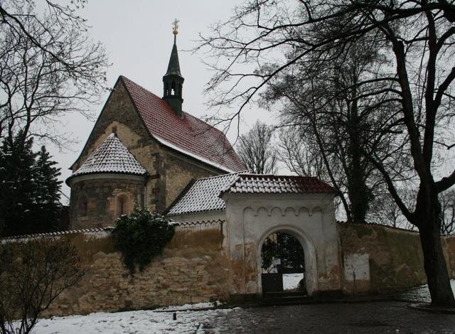 Kostel Stětí sv. Jana Křtitele v Dolních Chabrech. 