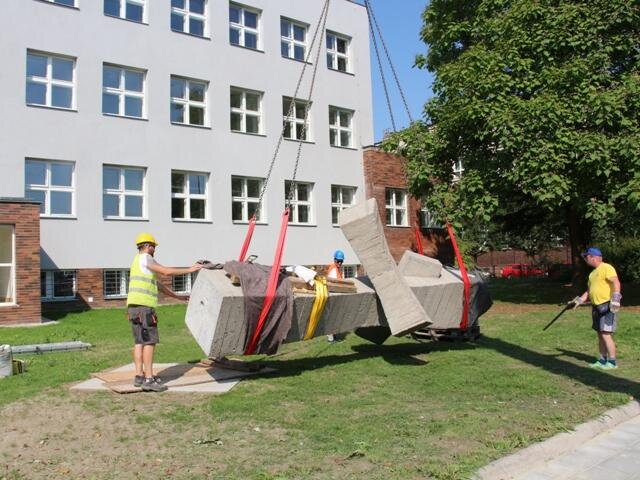 Instalace Směrníku v ulici Odboje v Ostravě
