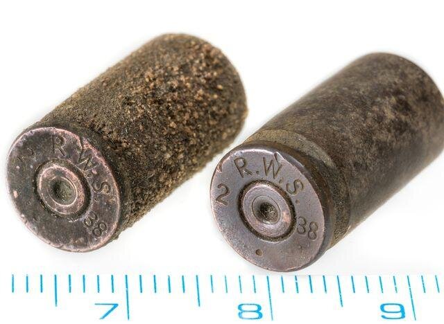 Nábojnice Luger nalezené archeology