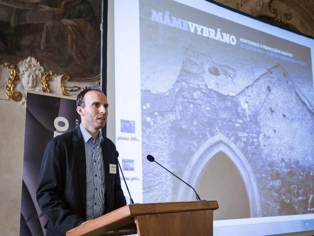 Účastníky konference přivítal Aleš Kozák, ředitel z pořádajícího Institutu pro památky a kulturu.