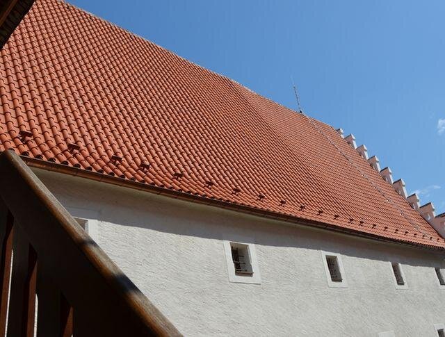 Střecha Solnice má příkrý sklon.