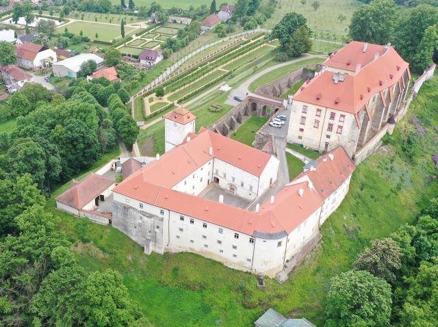 Celkový pohled na Dolní i Horní zámek Kunštát
