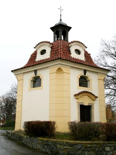 Vstup do kaple, snímek z roku 2006