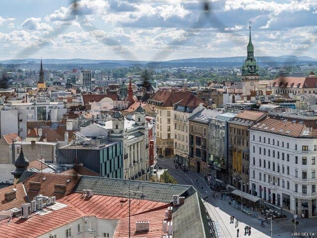 Z kostelní věže se po její rekonstrukci nabízí krásná vyhlídka na historické centrum Brna.