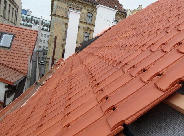 Na střechu byl zvolen Malý prejz režný pokládaný zplna do malty.