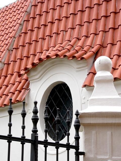 Detail střechy nad oknem
