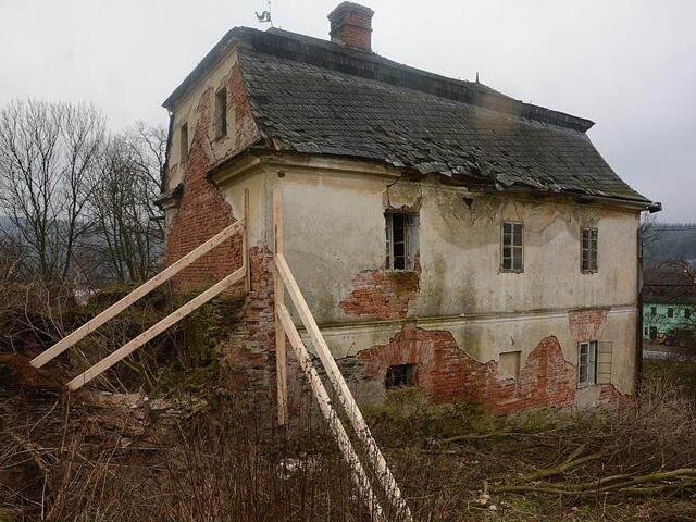 Pohled na obnovovaný objekt někdejší rychty