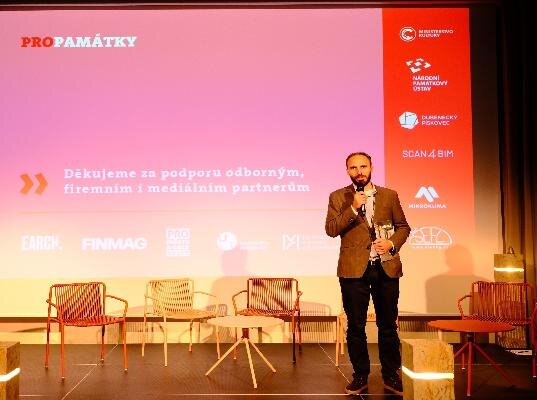 Aleš Kozák uzavírá maraton odborného programu konference PROPAMÁTKY.
