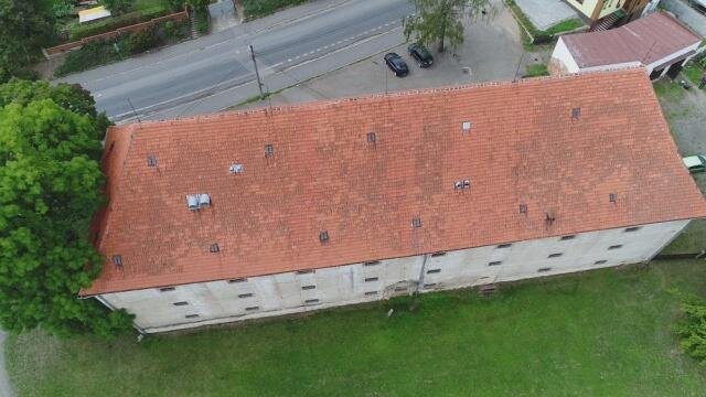 Letecký pohled na sýpku