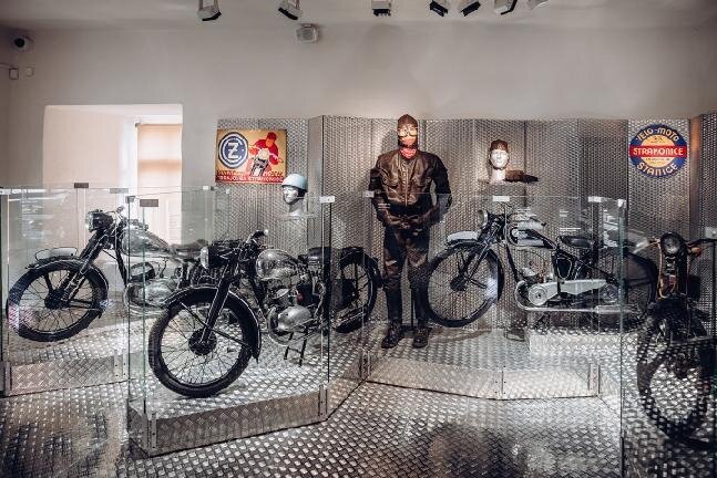 Expozice ČZ – motocykly, které proslavily značku ČZ po celém světě.