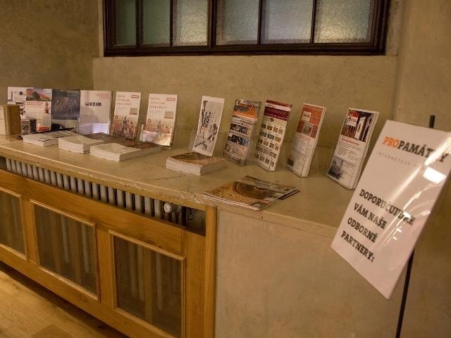 Zájemci se během konference mohli seznámit s propagačními materiály odborných partnerů portálu PROPAMÁTKY.