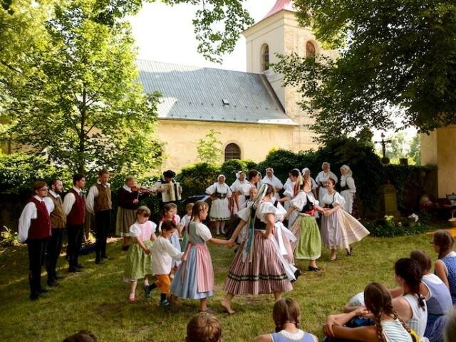 Na festivalu nebudou chybět koncerty a vystoupení folklorních souborů.