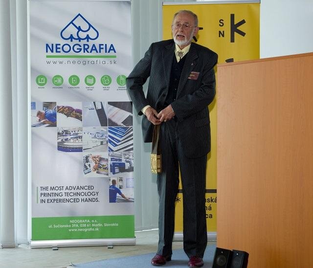 Ivan Galamboš ze Slovenského národního archivu přednášel o restaurování gotických vazeb a technologii sáčkové vazby.