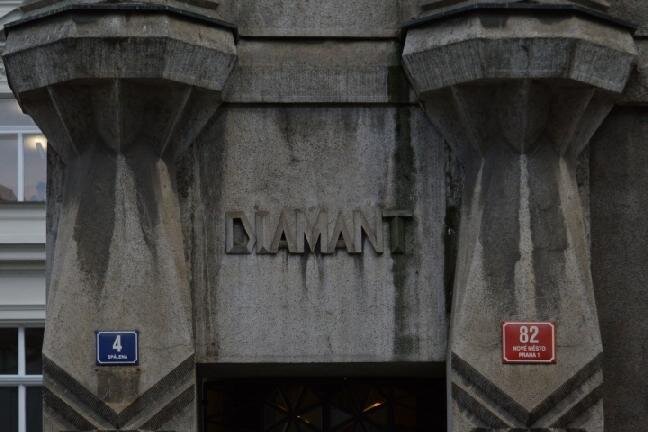 Dům Diamant na uličním nároží Lazarské a Spálené