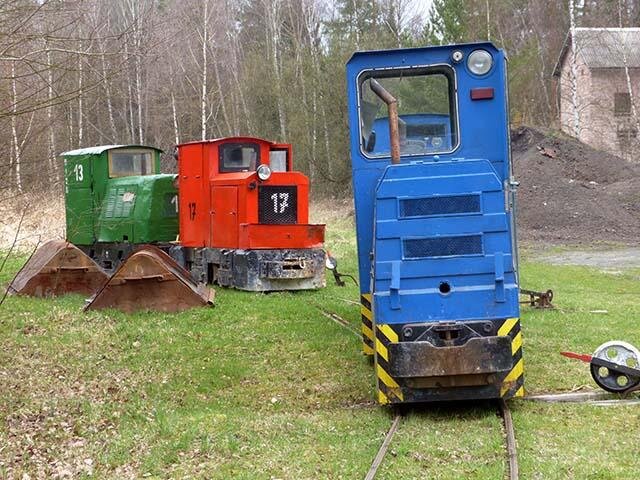 Na Kateřině odstavené lokmotivy BN30R č. 13, BN30 č. 17 a DH30D č. 20 ze dne 20. 4. 2013