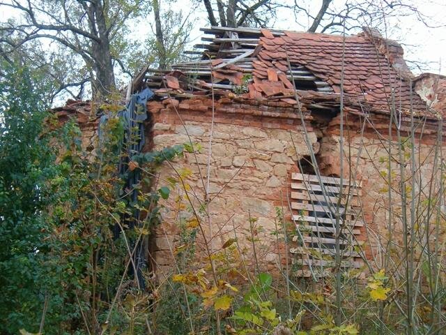 V roce 2007 byla z kaple sv. Jana Nepomuckého ještě ruina.