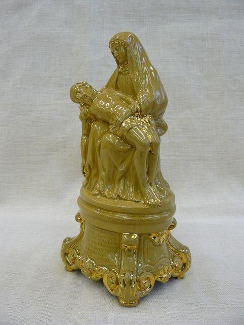 Plastika piety, siderolith se zlacením, po roce 1860