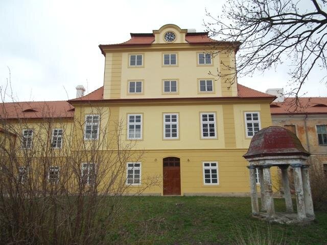 Opravená část zámku