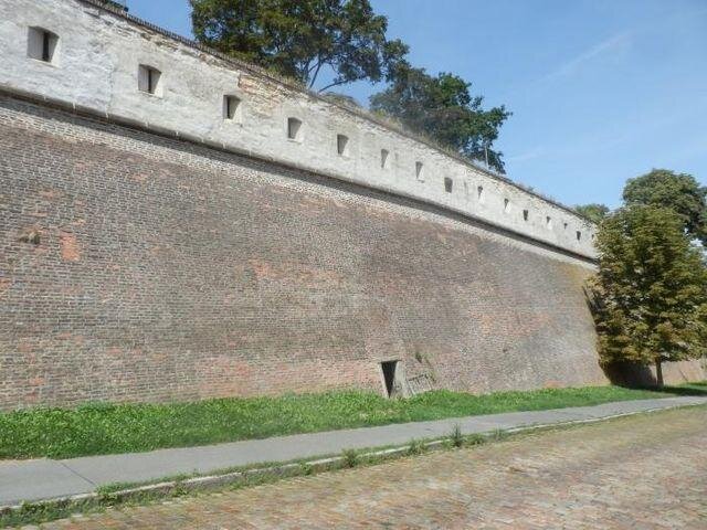 Zdivo bastionu ve Strahovské ulici - stav před obnovou