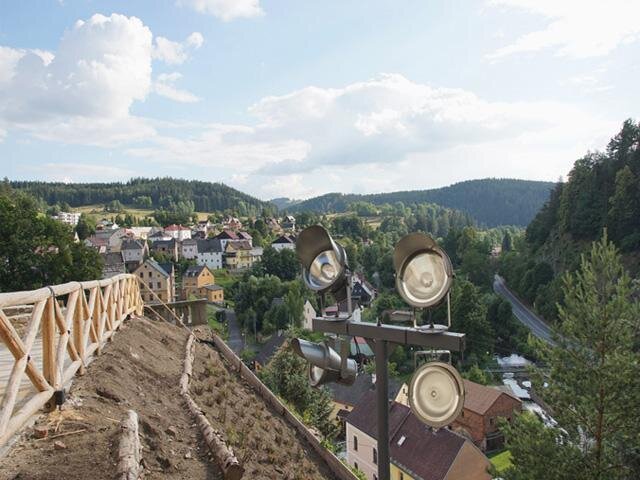 Pět typů optik v kombinaci s jejich rozmístěním vytvořilo slavnostní ráz.