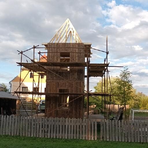 Hasičská zbrojnice pod lešením