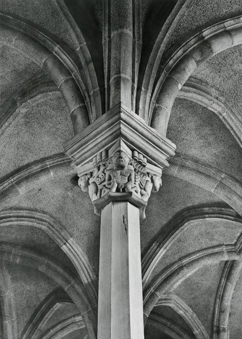 Sloup a klenba hradní kaple sv. Erharda a sv. Uršuly, Chebský hrad, 1957, Ústav dějin umění AV ČR
