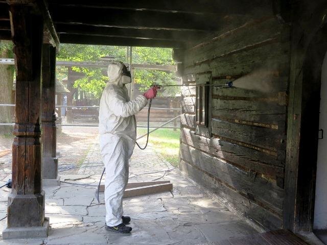 Závěrečné ošetření exteriéru insekticidním postřikem