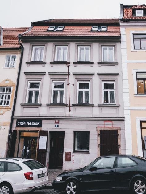 Ještě na počátku 20. století bylo na místě dnešní kavárny pekařství. 