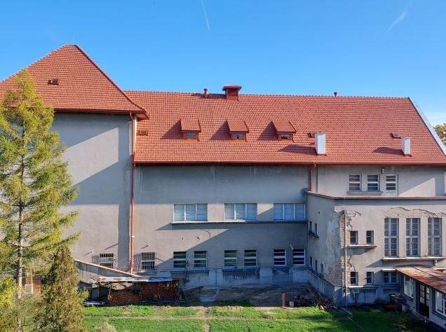 Celkový pohled na novou střechu sokolovny