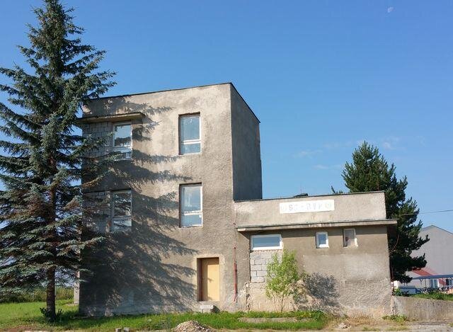 Stav areálu bývalých kasáren před rekonstrukcí na budoucí pivovar