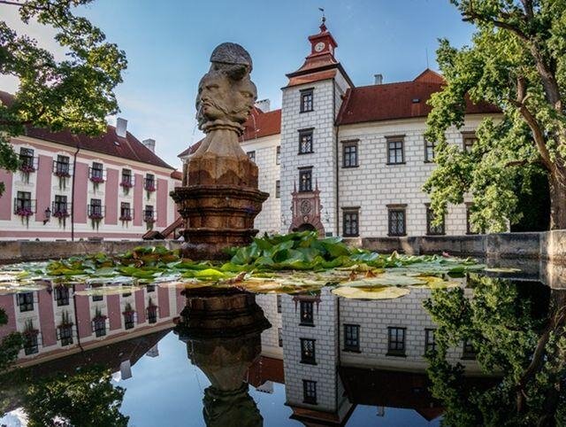Zámek Třeboň zve opět k návštěvě, stejně jako zrevitalizovaný zámecký park.