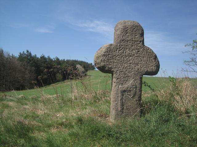 Protivec – smírčí kříž