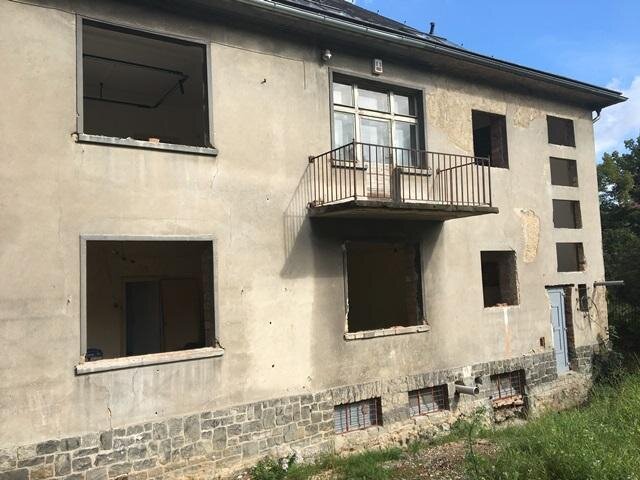 Opravovala se okna, fasáda i střecha.