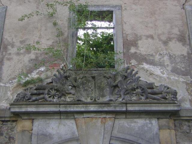 Lipová zámek – detail portálu.