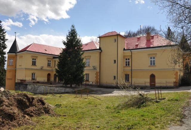 Tučapy, zámek čp. 1